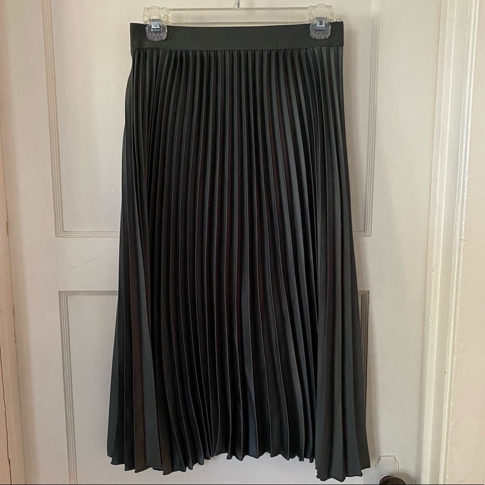 H&M pleated midi skirt sage green